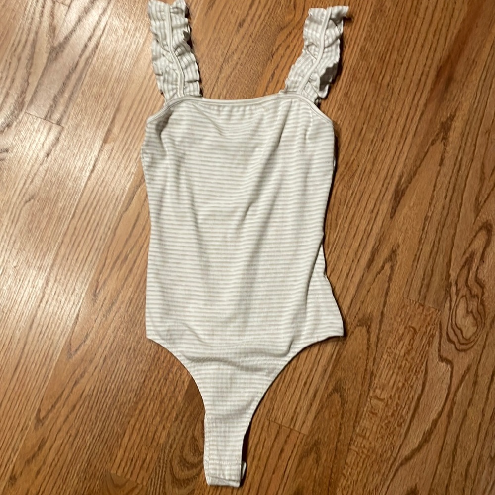 Le Lis tank bodysuit size small♥️
